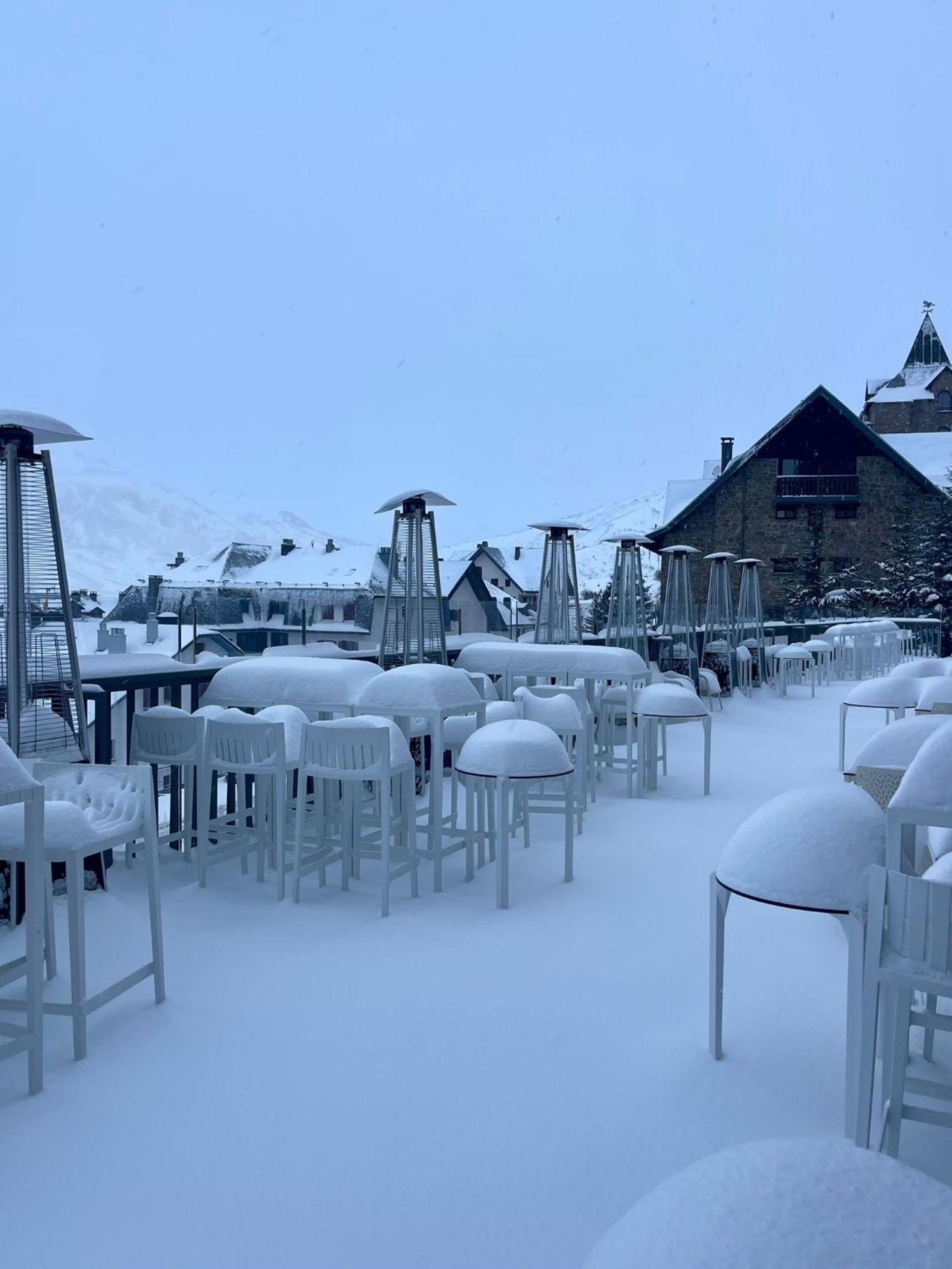 Hotel Snoe Aragon Hills Formigal Exterior foto